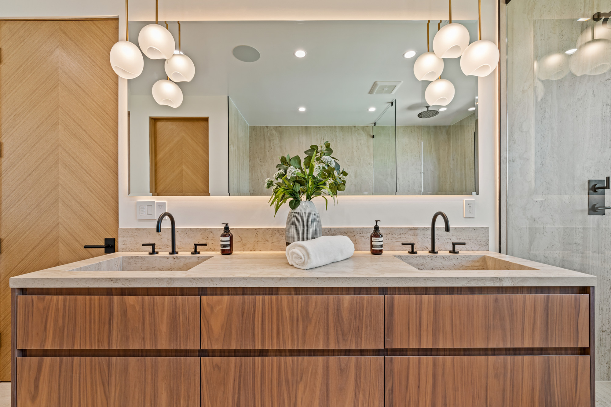 Home office with floor-to-ceiling built-ins